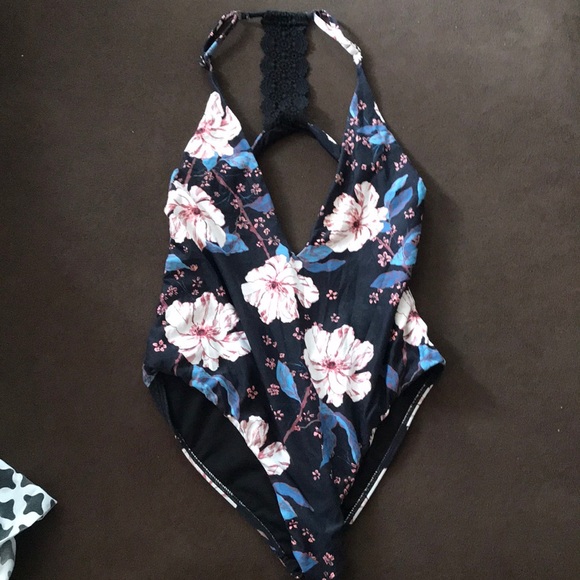 billabong one piece bathing suit - Picture 4 of 5
